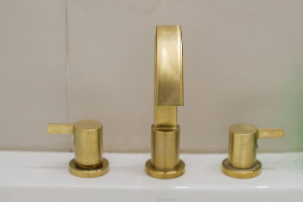 Royalty Suites キングストン エクステリア 写真