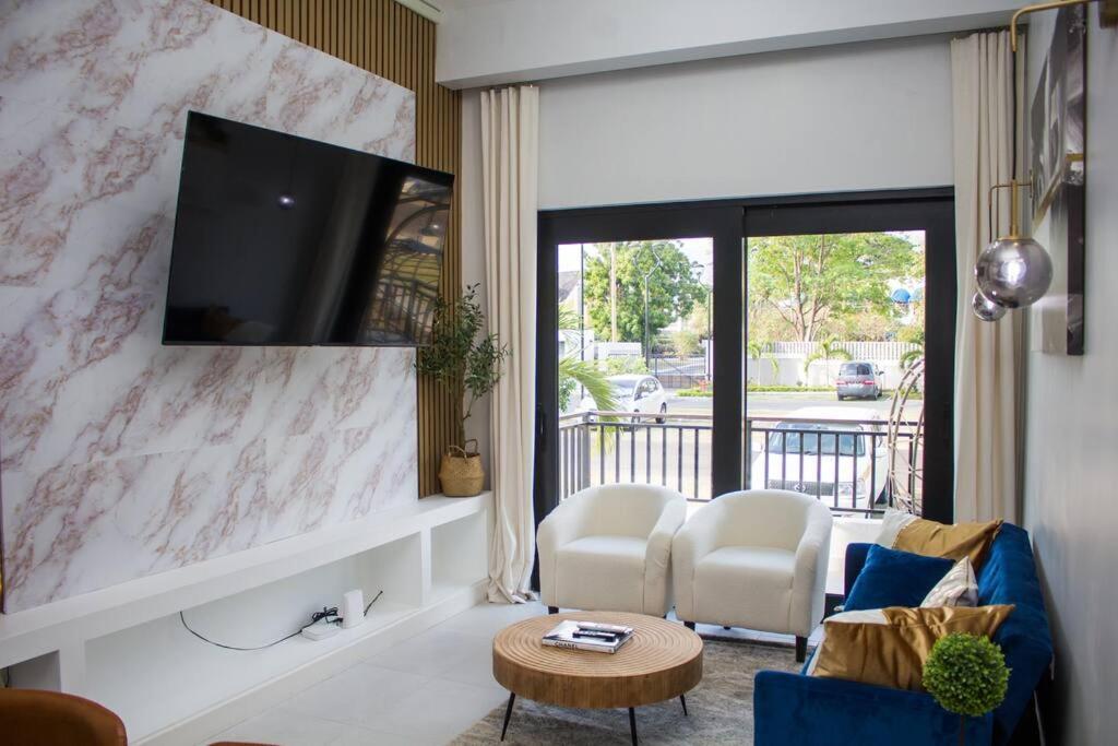 Royalty Suites キングストン エクステリア 写真